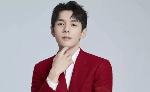 娱乐吃瓜酱李佳琦,从娱乐吃瓜酱到带货一哥的蜕变之路 第3张 娱乐吃瓜酱李佳琦,从娱乐吃瓜酱到带货一哥的蜕变之路 第3张